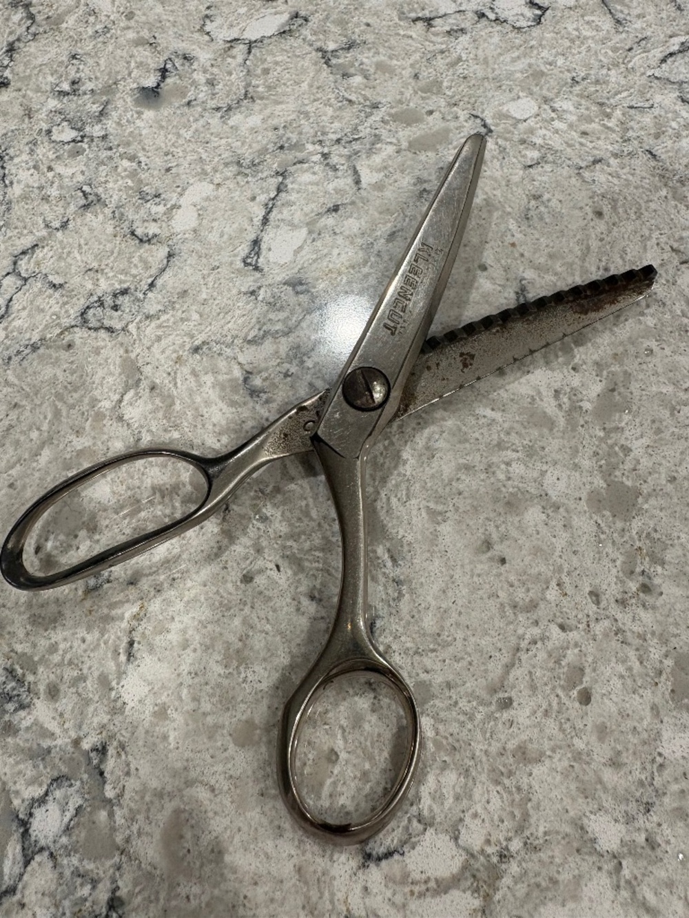 Vintage 1950s Kleencut Brand Pinking Shears
